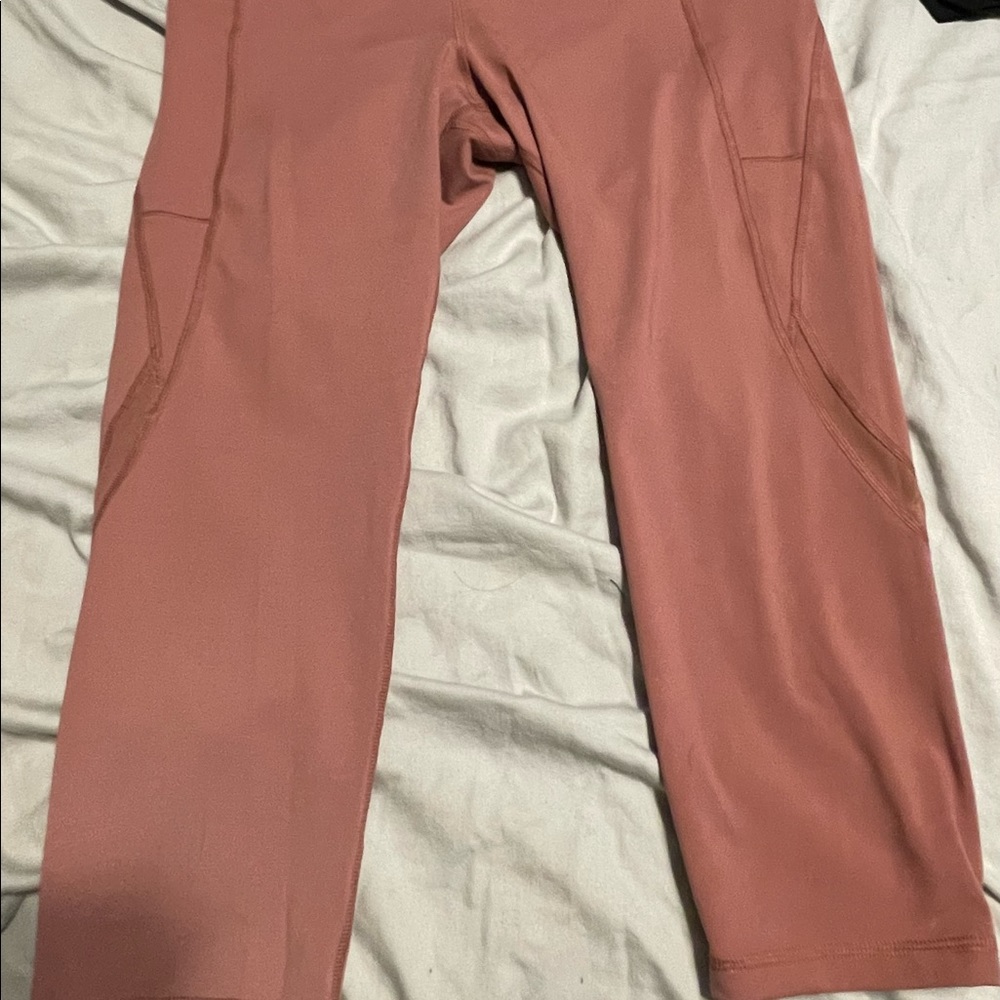 Old Navy pink cropped yoga pants with cell phone pocket, large